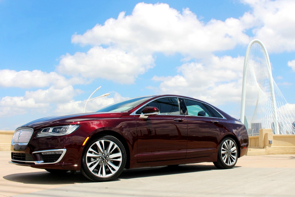 Custom-Tailored Features of the 2017 Lincoln MKZ Fit Like a Glove