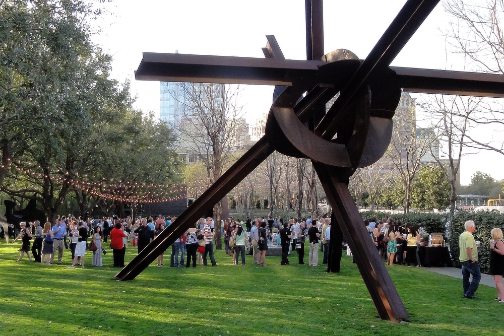 Eviva Amore by Mark di Suvero: Build Your Own Tour