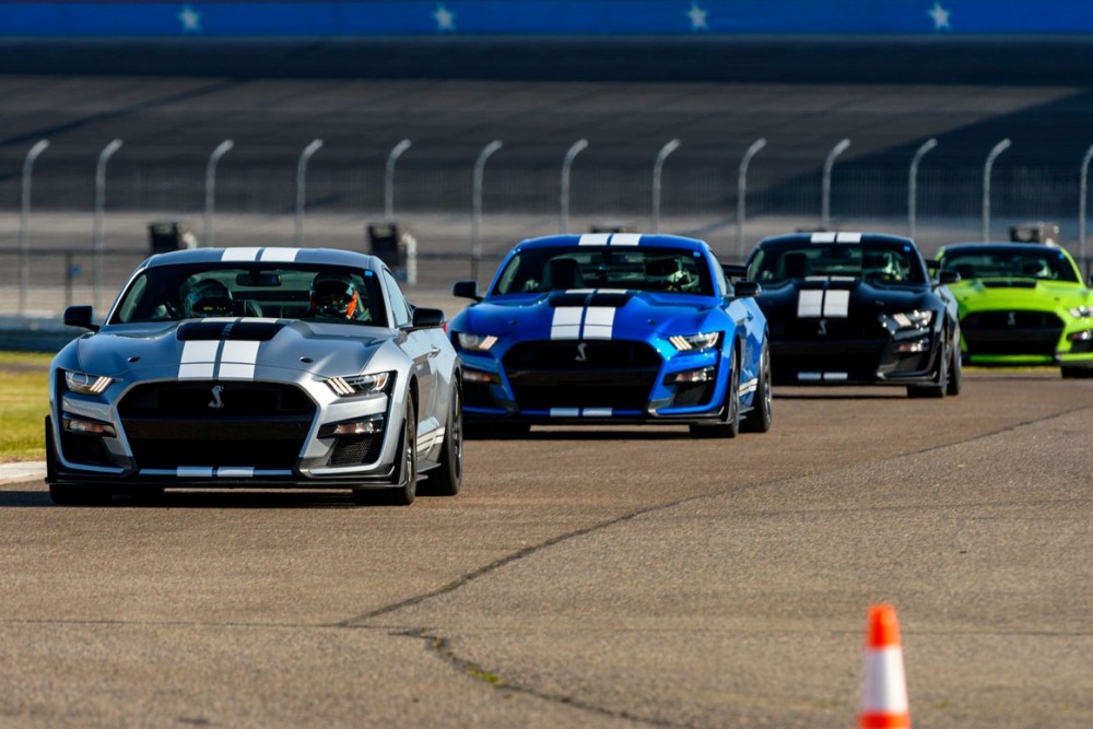 Ford Mustang Shelby GT500 Elicits Speed-Induced Hypnotic State of Euphoria