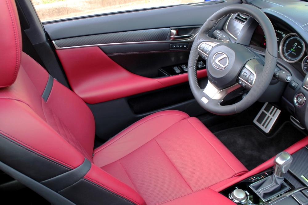 The Lexus GS 300 F Sport Has Drive-Up 'Curve' Appeal