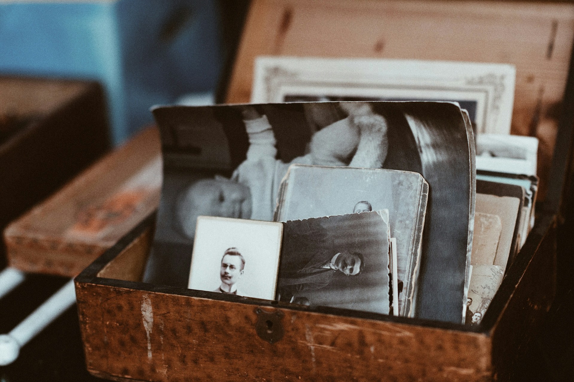 6 Things You Can Do With Old Family Photos