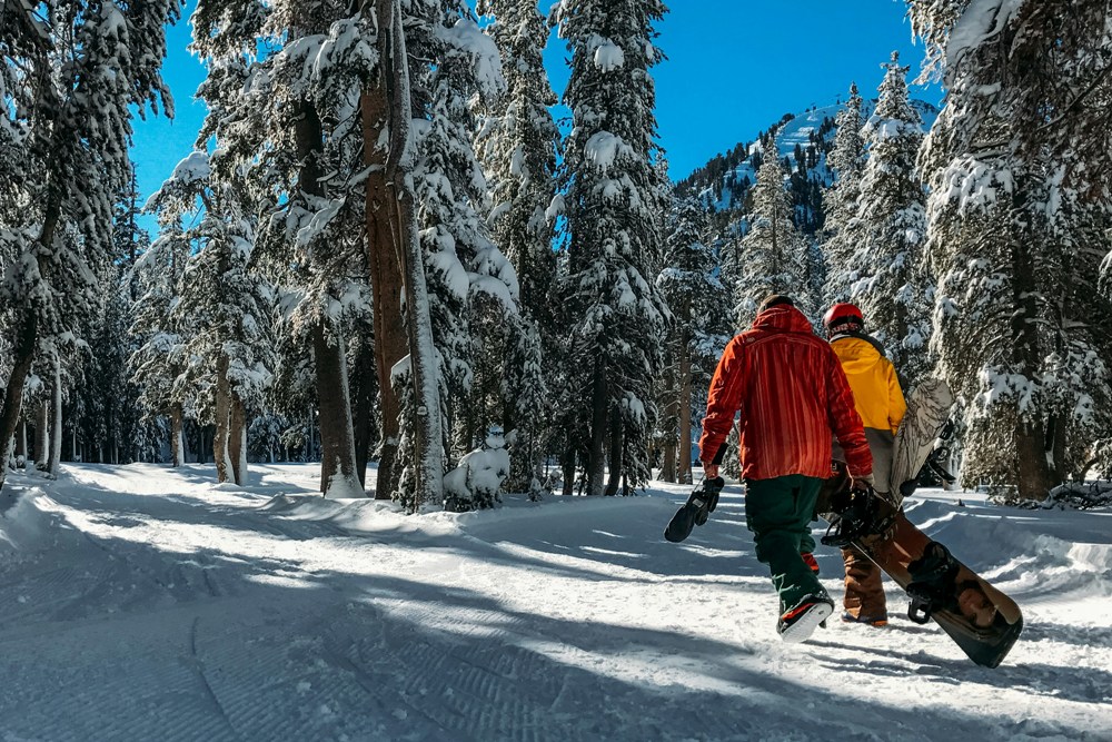 Helicopter transportation enables skiiers to reach spots that many other skiing enthusiasts are otherwise unable to visit. Discover Heli Skiing in Canada