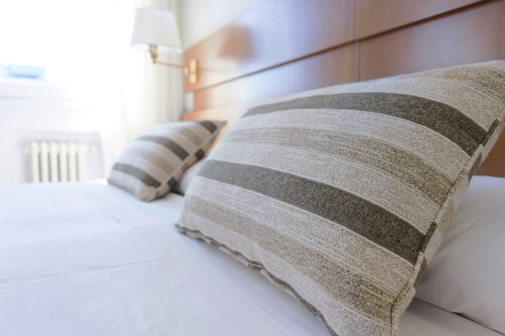 Traveling to a different time zone or changing your daily schedule can leave you unable to drift off to sleep at bedtime. 5 Ways to Get a Great Night's Sleep in a Hotel