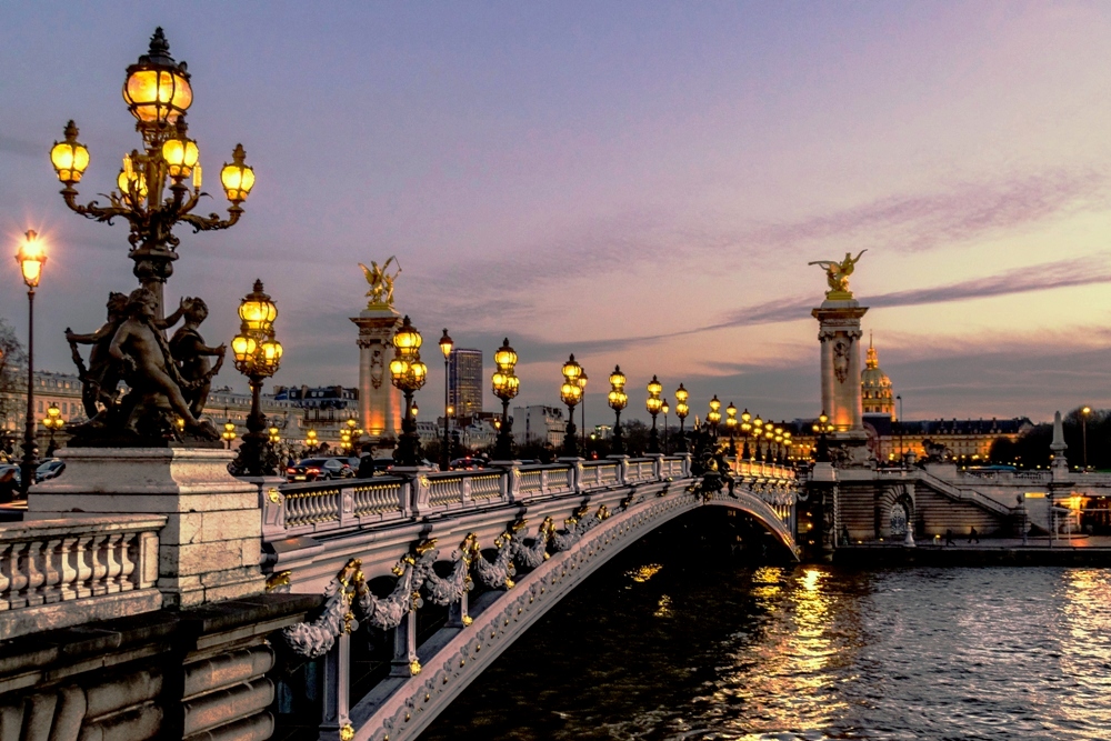 Find a skilled photographer in Paris who can beautifully capture your memories against the city’s iconic and romantic backdrop. How to Find a Photographer in Paris