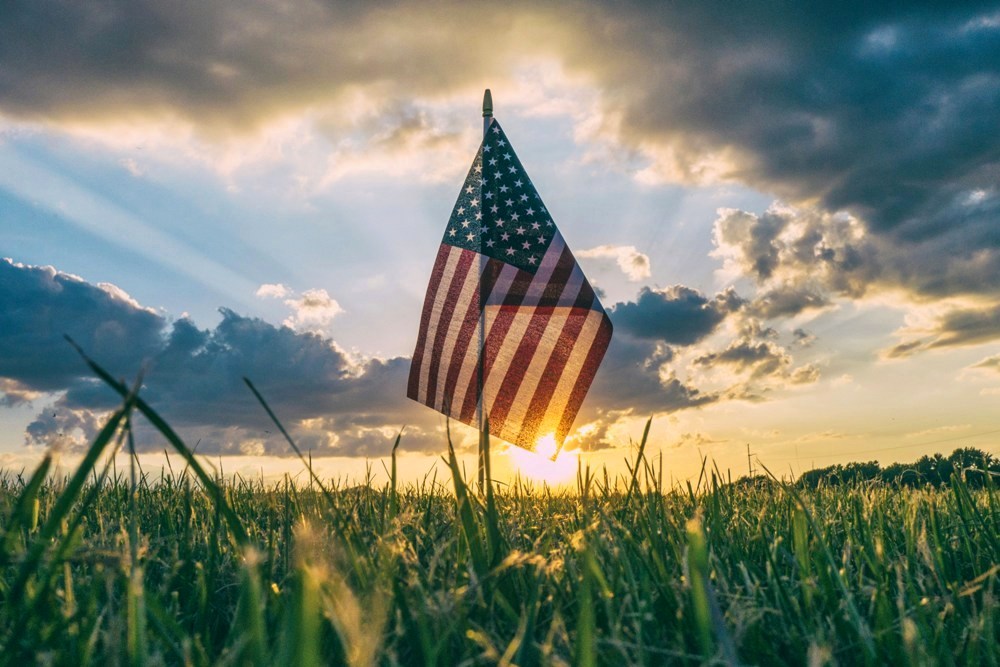 Explore the key elements of 4th of July fashion, from bold colors to patriotic patterns, helping you create a standout look for the festivities ahead. Tips for Dressing Fashionably on the 4th of July