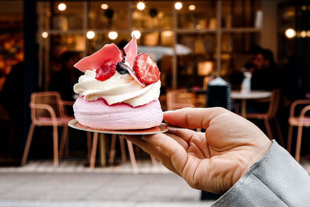 Impress guests with old-fashioned desserts like baked Alaska, coconut cream pie, and lemon bars made with nostalgic flair. Old-Fashioned Desserts That Wow at Any Special Gathering