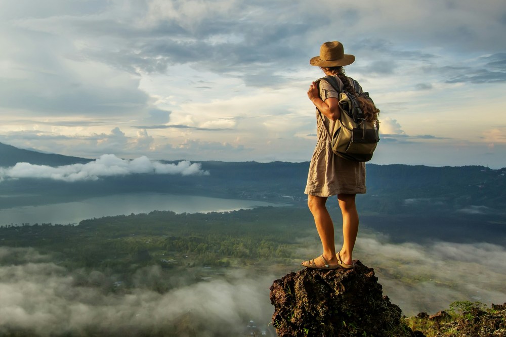 Whether she thrives on hiking rugged trails or simply soaking in scenic wilderness, these thoughtful gifts combine practicality, comfort, and style. 5 Gift Ideas for an Outdoors Woman