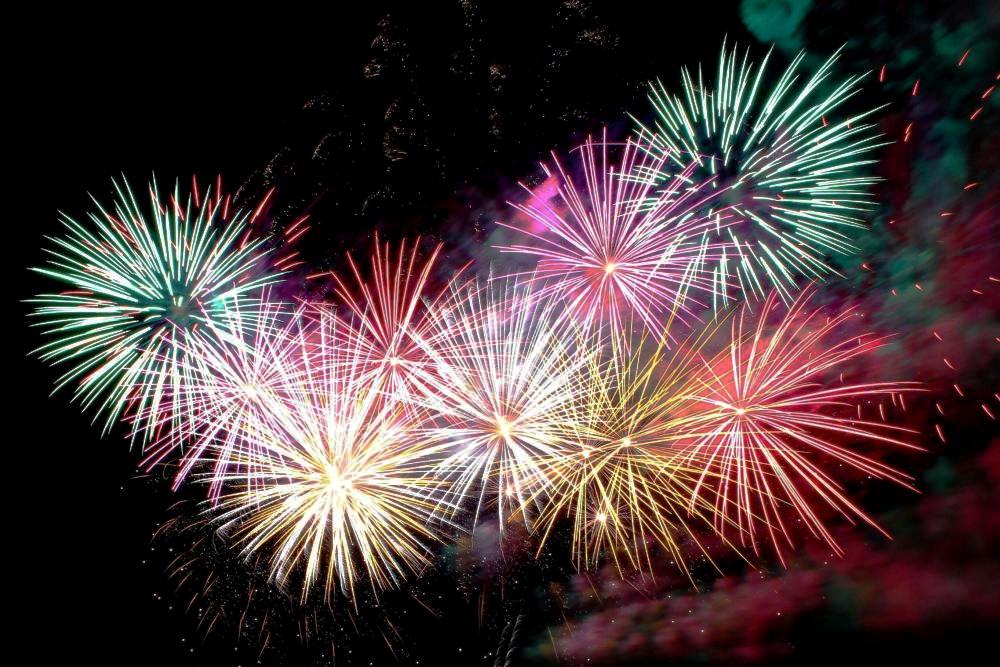 Fireworks spectacular can be viewed from any lakeside location as well as several other spots throughout Grapevine. Stake Out a Spot at Grapevine Lake for the July 4th Fireworks Extravaganza | Grapevine, Texas, USA