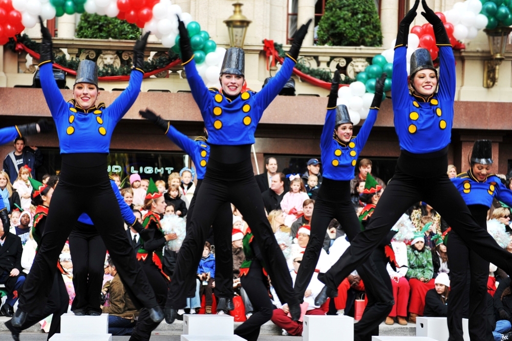 Hear free concerts, go on a self-guided tour, view area landmarks, get free and reduced price museum admission, watch a parade, or go on a FlashBack date. 50 Cheap Things To Do in Dallas/Fort Worth | Free Outdoor Concerts, Low Cost Activities, Discount Admission, Pay What You Can | Life and Leisure | DFW Metroplex, Texas, USA