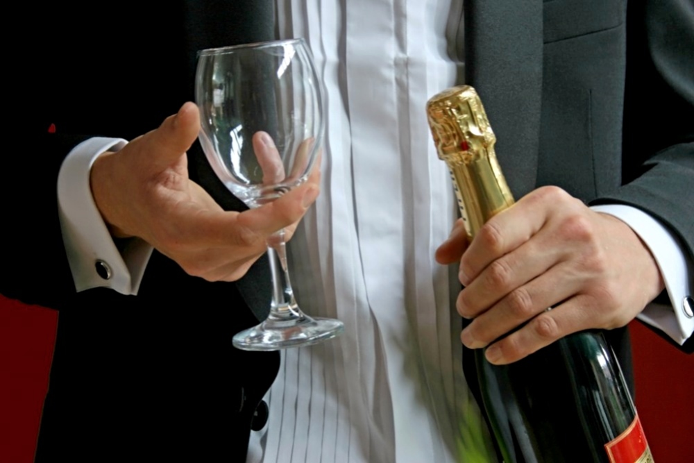 How to Open and Serve a Bottle of Champagne or Sparkling Wine
