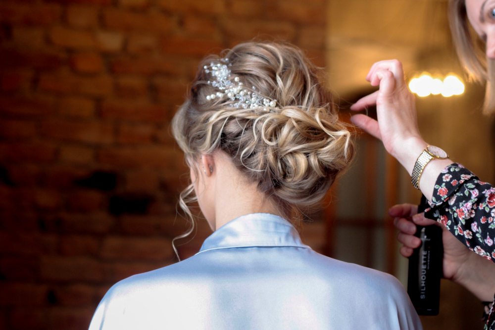 Dry texturizing sprays are becoming increasingly popular, and implementing one into your beauty routine can be a game-changer. Benefits of Using a Dry Texturizing Spray for Your Hair