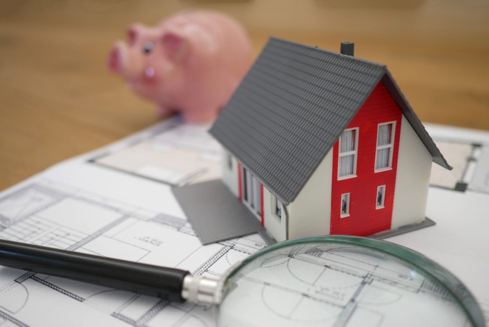 Refinancing can get a little complicated, especially if you have a poor credit history or don't know what to expect. 5 Benefits of Refinancing Your Home Loan