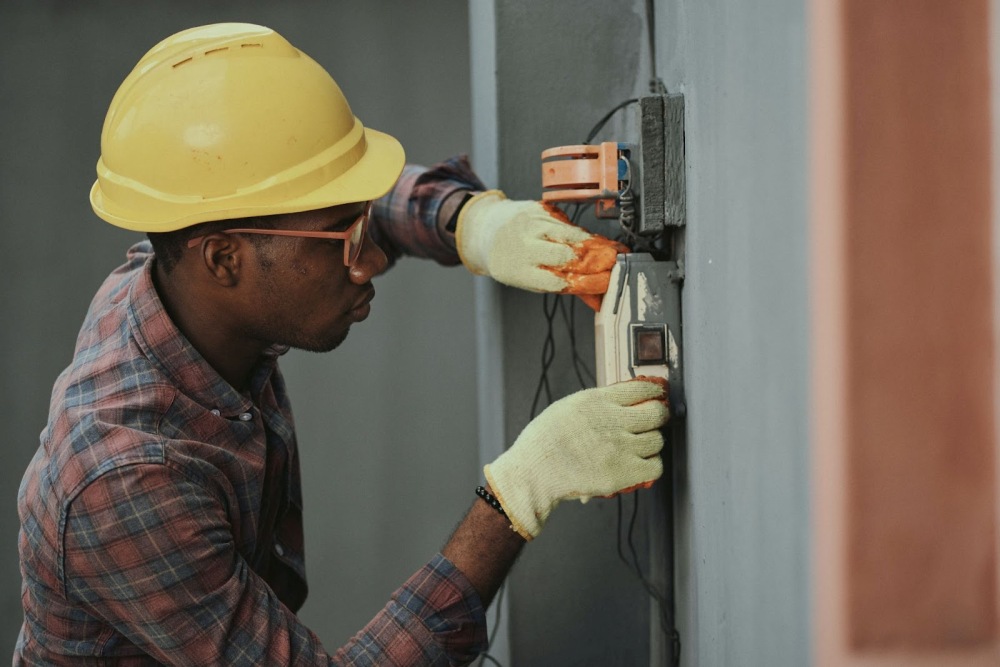 Moving your business can be stressful, but taking care of your energy contracts doesn't have to be. Managing Business Electricity During a Change of Tenancy