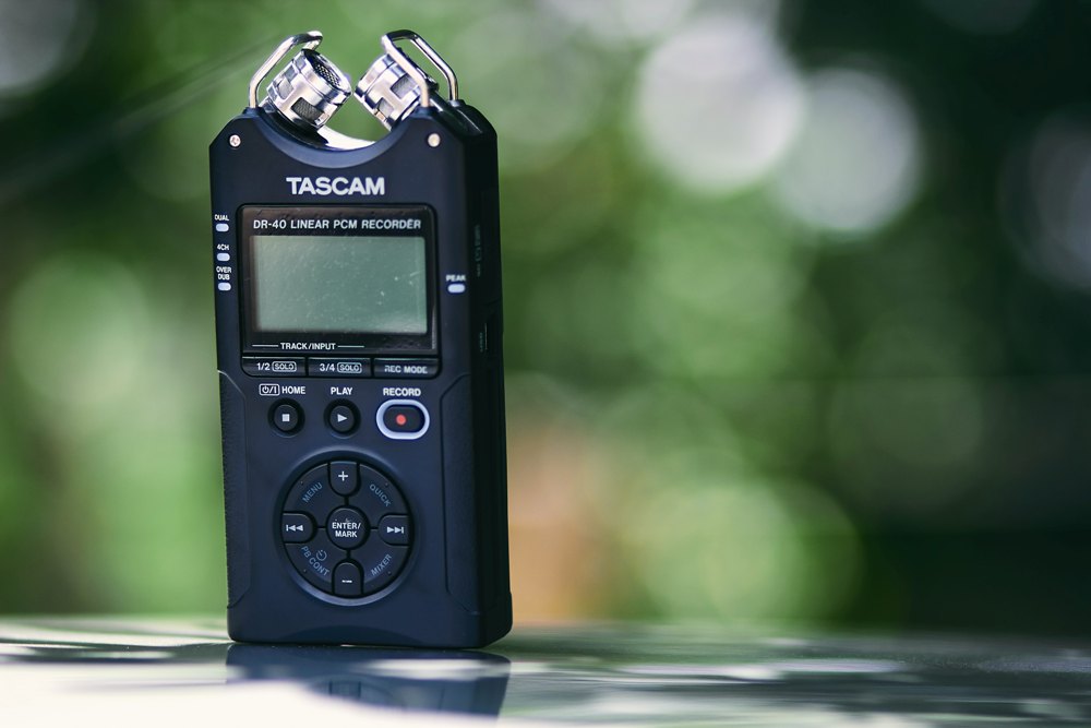 With hundreds of models available on the market, it can be overwhelming trying to choose the ideal equipment. Choosing the Right Digital Voice Recorder