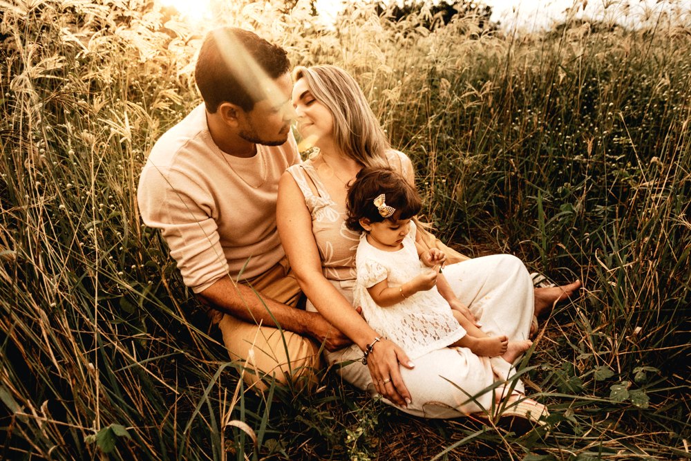 Whether you're a parent or a photographer, these seven tips can help you achieve creative family portraits. 7 Tips for Creative Family Portraits