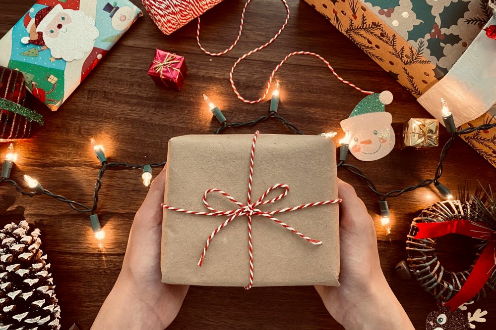 Unless you enjoy last-minute shopping, start thinking now about what you'd like to buy your loved ones. Gift Ideas for the Upcoming Holiday Season