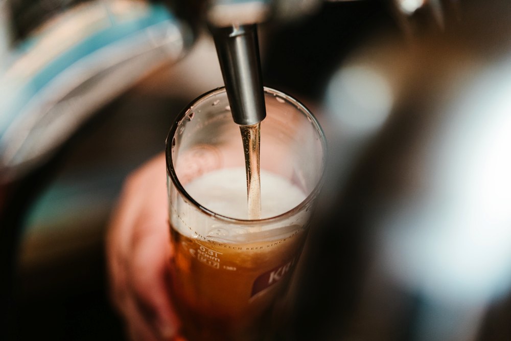 Select between nightclubs that serve alcohol and entertainment, pubs serving food, and bars solely selling beverages. Things to Consider in Choosing a Bar and Grill