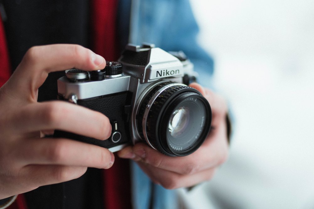Whether for professional networking or social media, a well-crafted profile photo can convey confidence and approachability. Photography Tips for Personal Profile Photos