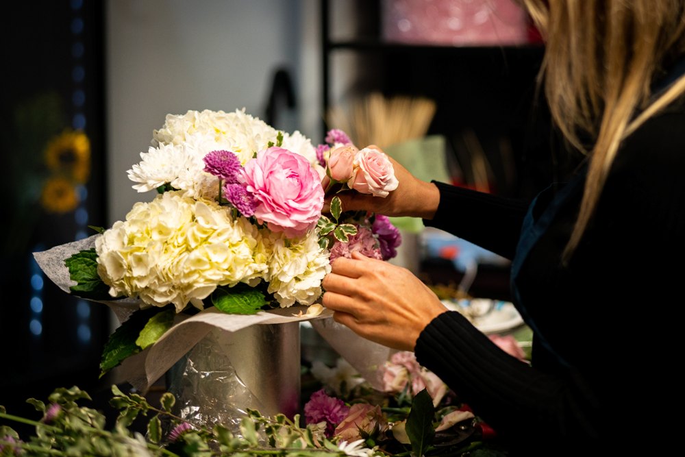 With so many options available, it can be difficult to find the best florist shop for you; so it's essential to ensure quality service. 5 Considerations for Selecting a Florist Shop