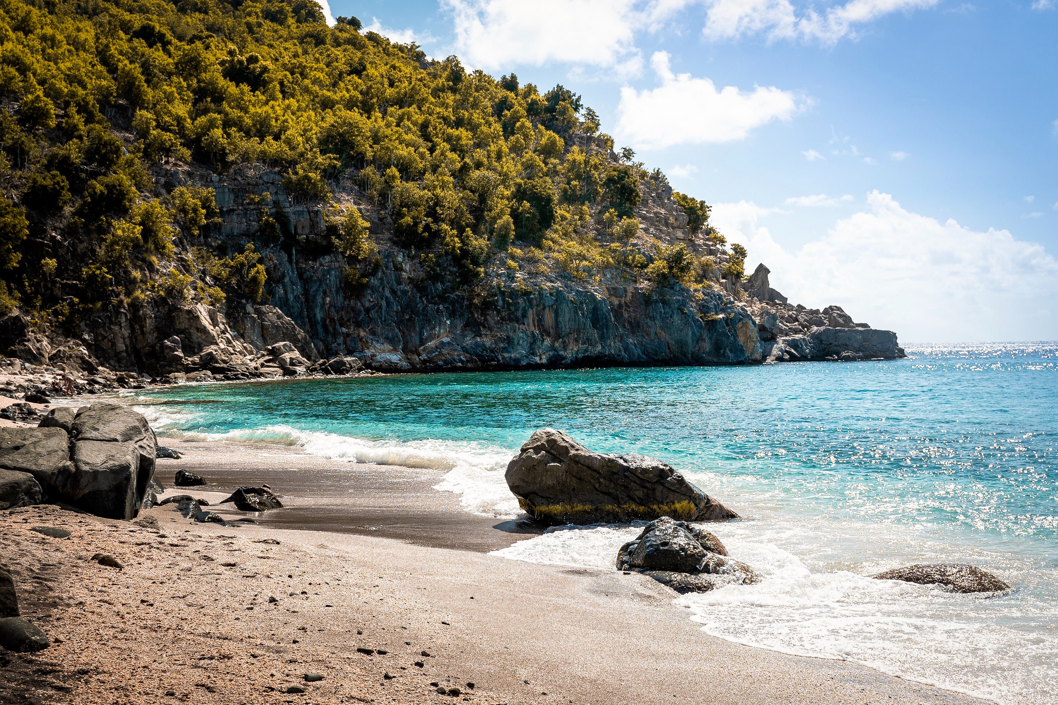 From flawless beaches to cultural celebrations, the island provides an agreeable blend of charm and exclusivity. Reasons to Visit the Caribbean Island of St Barths