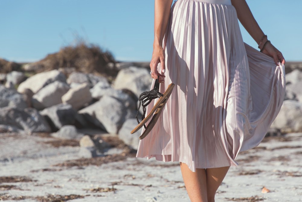 Whether heading to the beach or dining by the ocean, wedge sandals can add a touch of elegance to your look. Elevate Your Vacation Style With Beachside Elegance