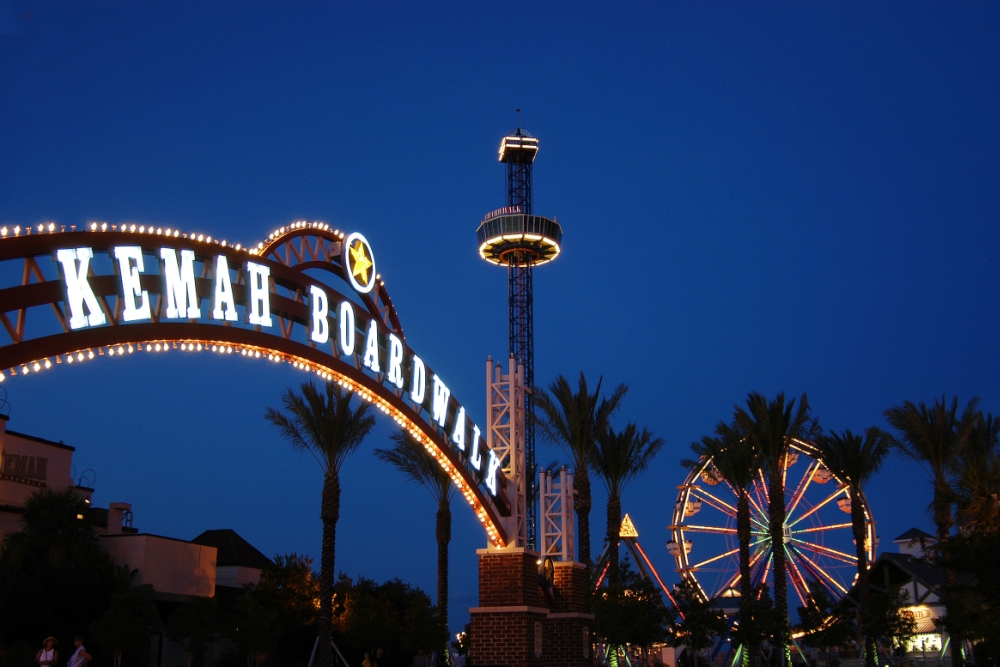 Kemah Boardwalk Has Dining and Shopping Along with Rides, Exhibits, and Amusements