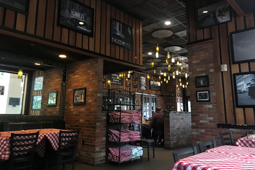 With over 100 years of coal fired brick-oven pizza-making traditions, Grimaldi's is considered an institution. Grimaldi's Pizzeria