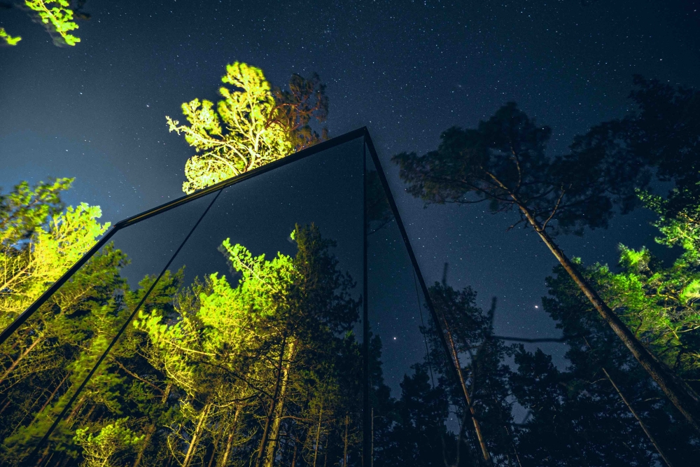 Luxury suites provide next-level panoramic views and immersive travel experiences by 'disappearing' into nature. Mirror Cabins by Bolt Farm Treehouse Are First of Their Kind in the United States