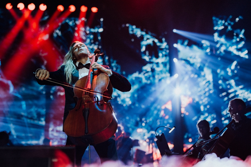 A full live orchestra featuring virtuoso soloists performs Zimmer’s most iconic scores synchronized with breathtaking film sequences. The World of Hans Zimmer - A New Dimension North American Arena Tour