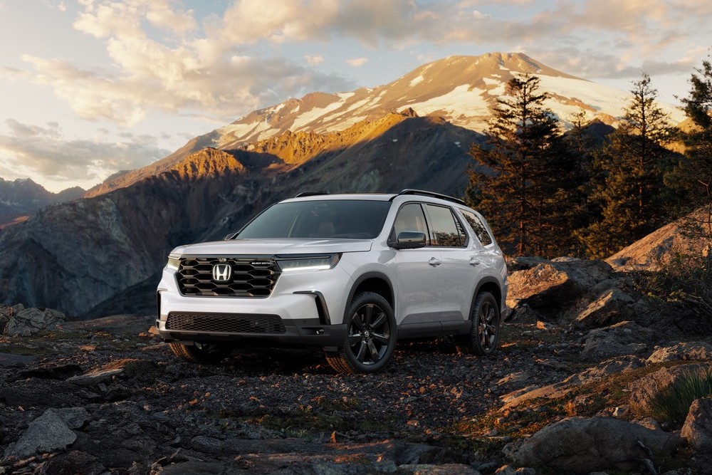 Taking outdoor explorations to the next level, this off-road capable full-sized family SUV is the most rugged SUV Honda has ever offered. Explore the Great Outdoors in the 2025 Honda Pilot TrailSport