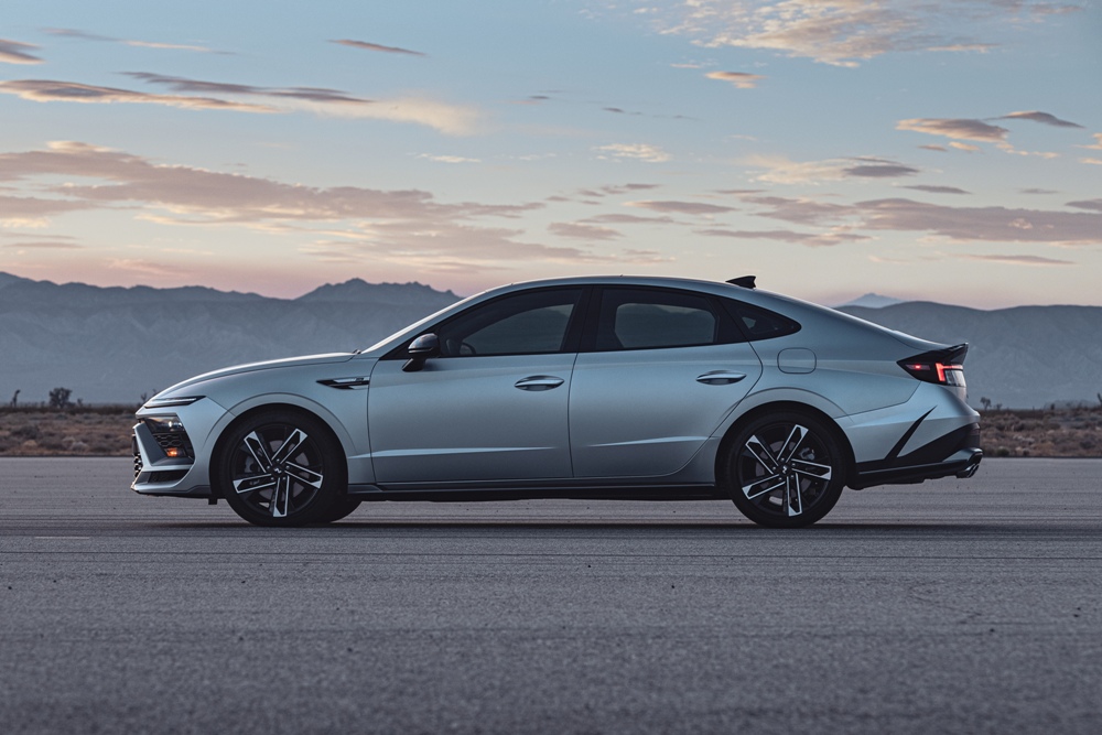From plush seats and theatrical lighting to its impressive big screen, this family-oriented mid-sized sedan stands out on the block. 9 Ways the 2024 Hyundai Sonata Is Like a Premium Movie Theater