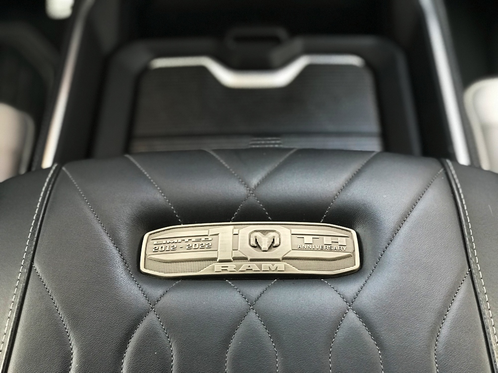 The brand commemorates a decade of luxury pickup truck leadership and raises a benchmark for upscale pickup trucks. Review: 2022 RAM 1500 Limited Crew Cab 4x4