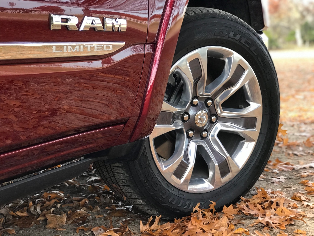 The brand commemorates a decade of luxury pickup truck leadership and raises a benchmark for upscale pickup trucks. Review: 2022 RAM 1500 Limited Crew Cab 4x4