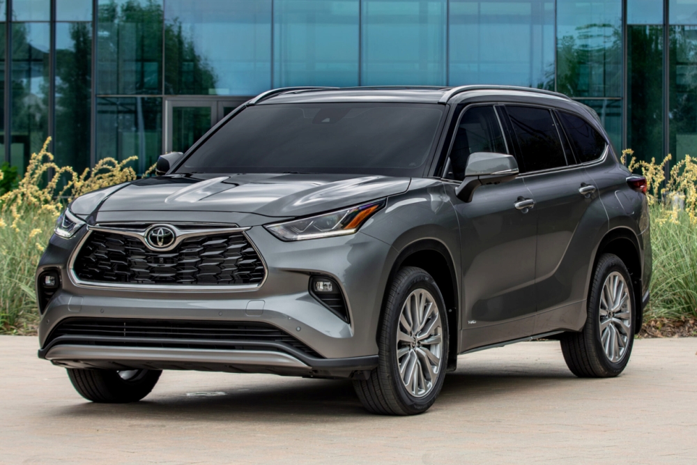 7 Ways to Celebrate the 2025 Toyota Highlander HEV 25th Edition AWD
