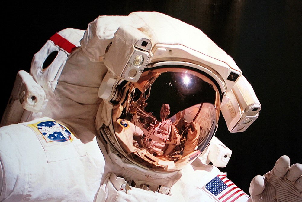 Take an out-of-this-world journey to this unique place on Earth where you can experience space exhibits and NASA's manned space flight program. Space Center Houston
