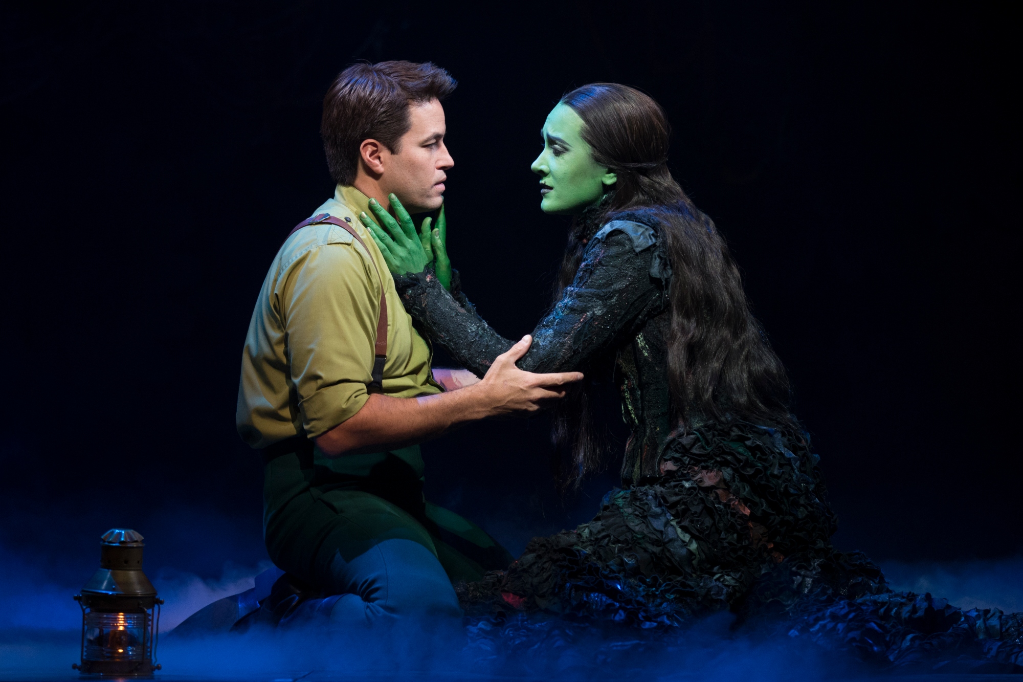 Giant mechanical Time Dragon, circus-inspired talking Oz, elaborate scenic design, phenomenal cast, and 200+ exquisite costumes ... why, it's positively thrillifying! Musical Theater Review of Wicked at Dallas Summer Musicals at the Musical Hall at Fair Park