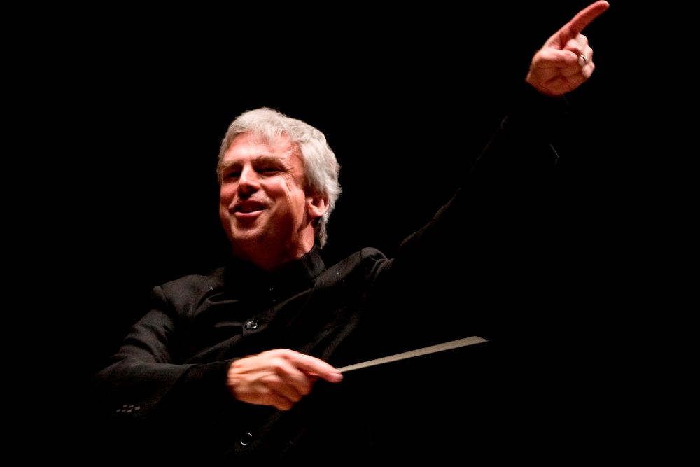 DWS is the leading professional civilian wind band in the US, and performs an eclectic mix of styles ranging from classical to pop. Dallas Winds Brings Extraordinary Musicians to Celebrate American Band Music