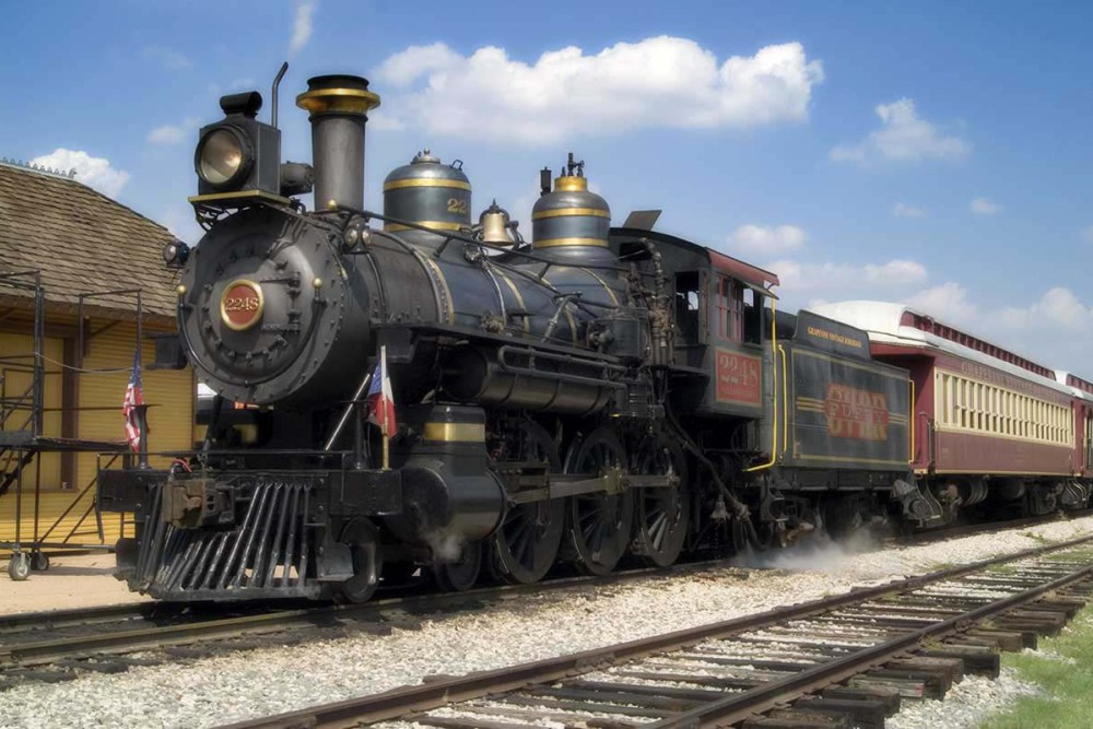 Enjoy special events along the historic Cotton Belt Route such as Jazz Wine Trains, North Pole Express, and more. Hop Aboard Grapevine Vintage Railroad 1920's-Era Victorian Train Coaches | Grapevine, Texas, USA