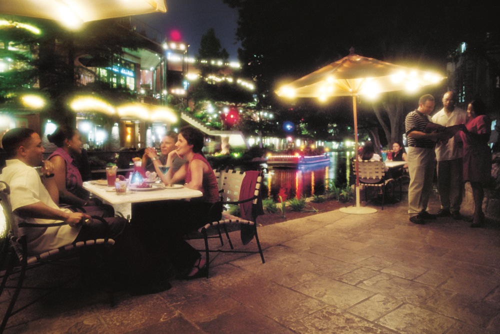 The San Antonio River Walk | Scenic Walkways, Dining, Shopping | San Antonio, Texas